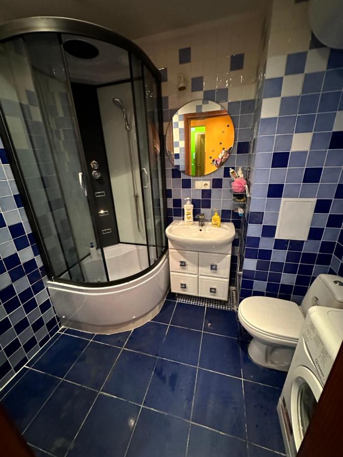 Adventure Apartment Киев Екстериор снимка